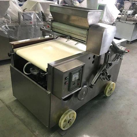 Aparat za prigrizke s hrano