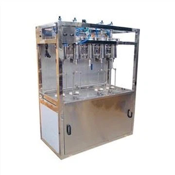 Stroj za polnjenje gaziranih pijač